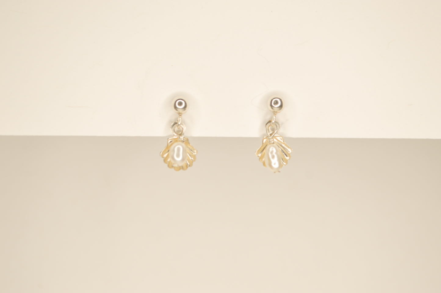 Clam Shell Stud