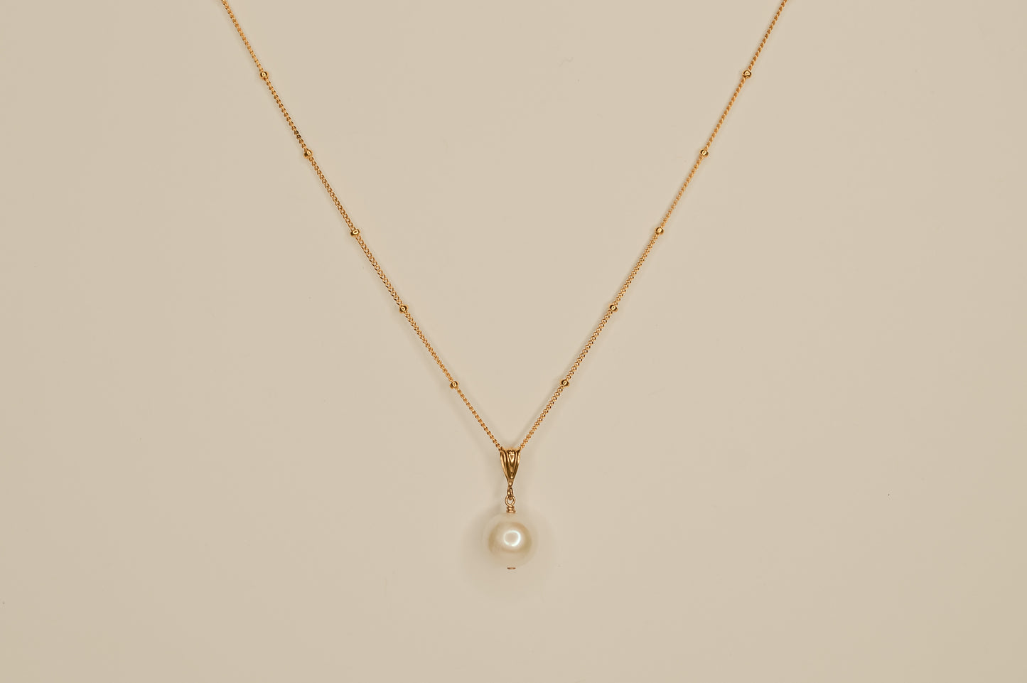 Simple Pearl Necklace