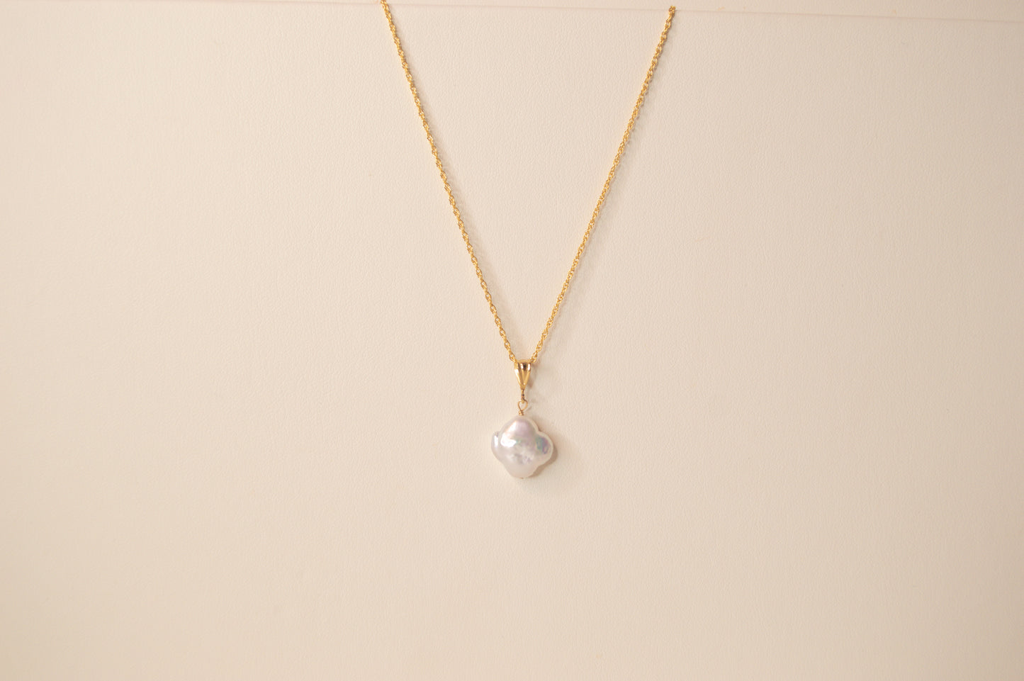 Clover Pearl Necklace