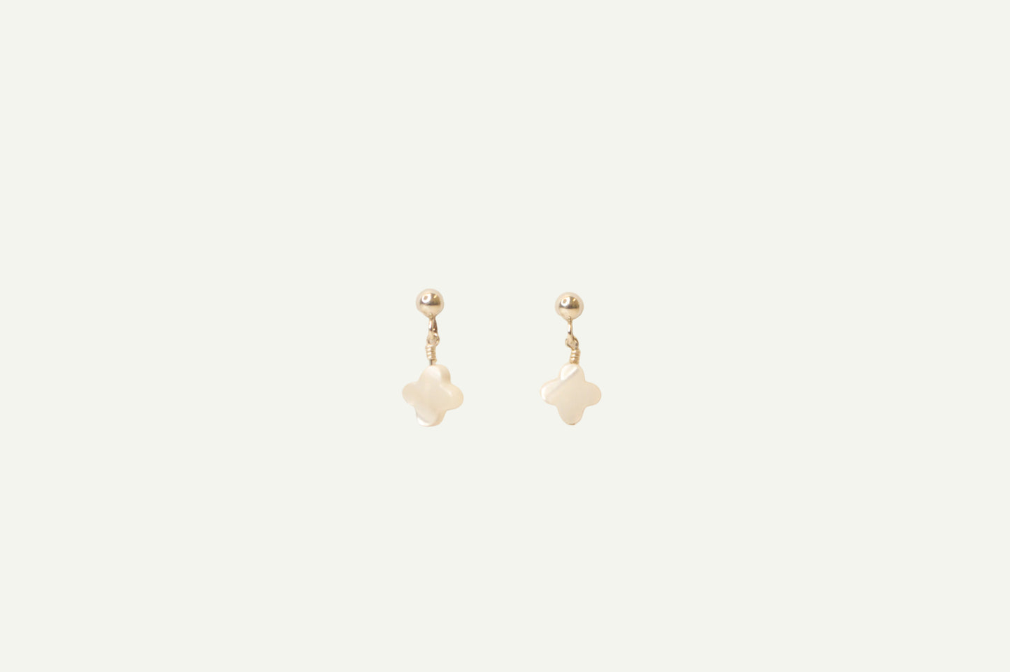 Mother of pearl clover stud