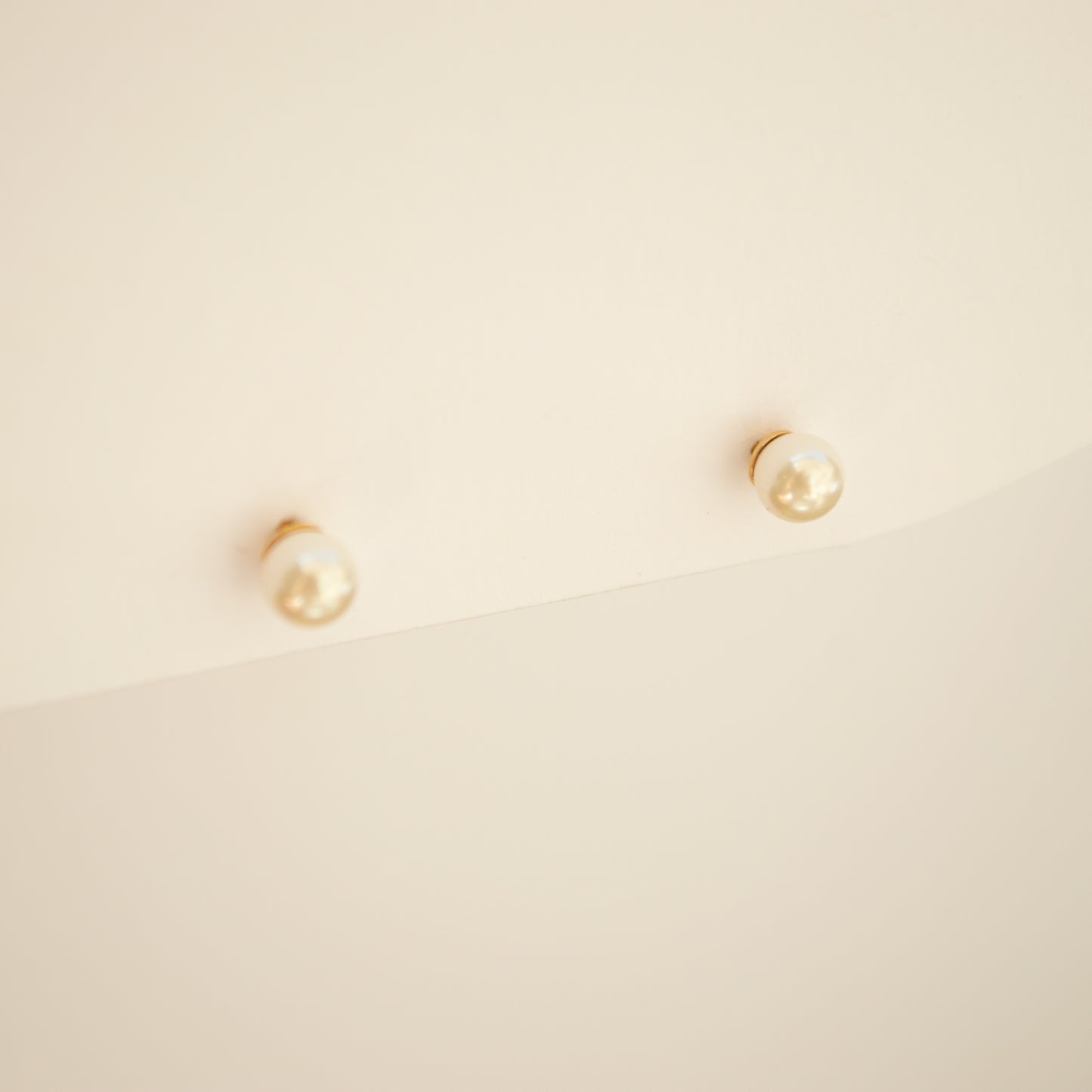 Classic pearl stud earrings