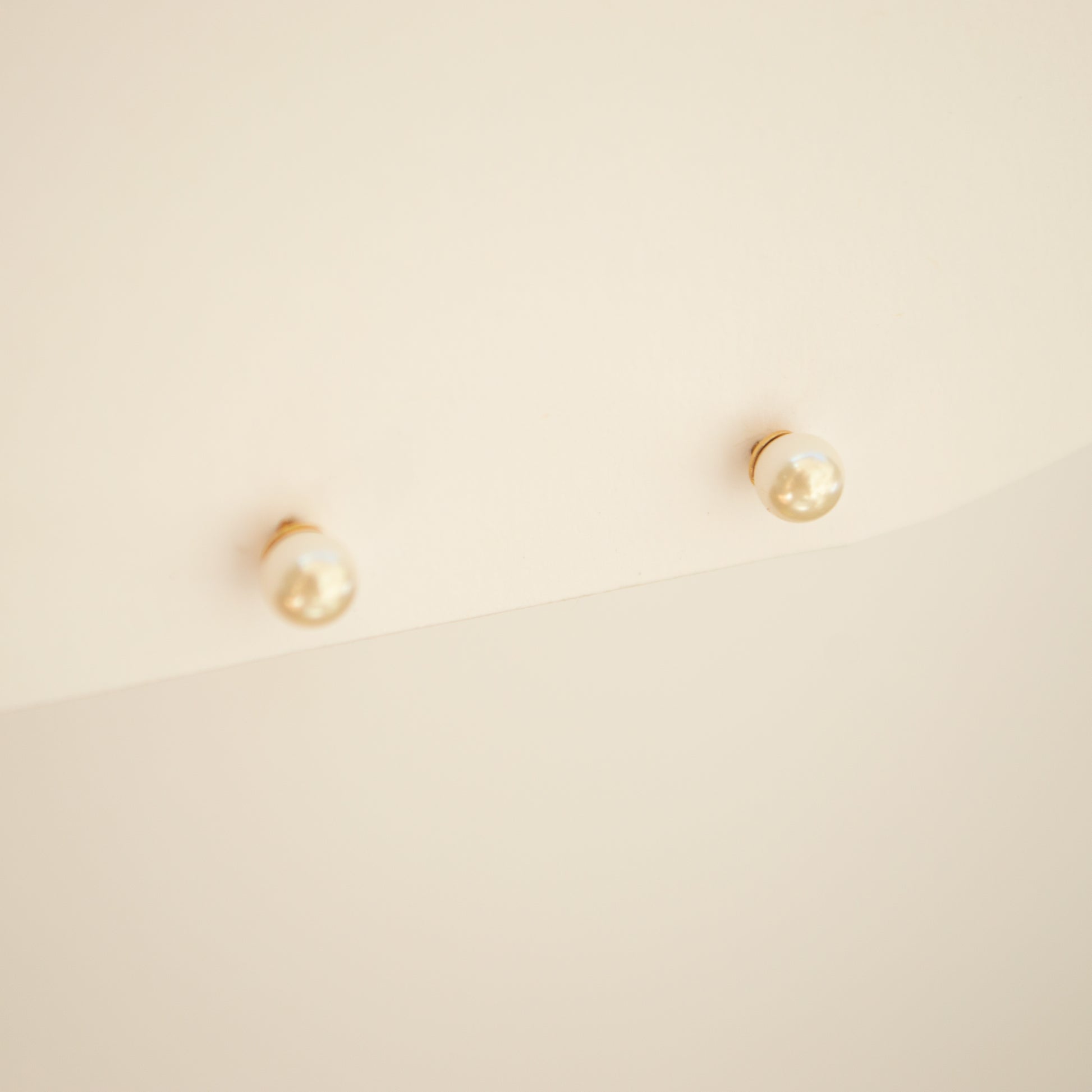 Classic pearl stud earrings