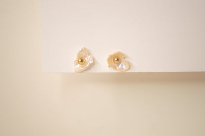 Keshi Pearl Flower Stud