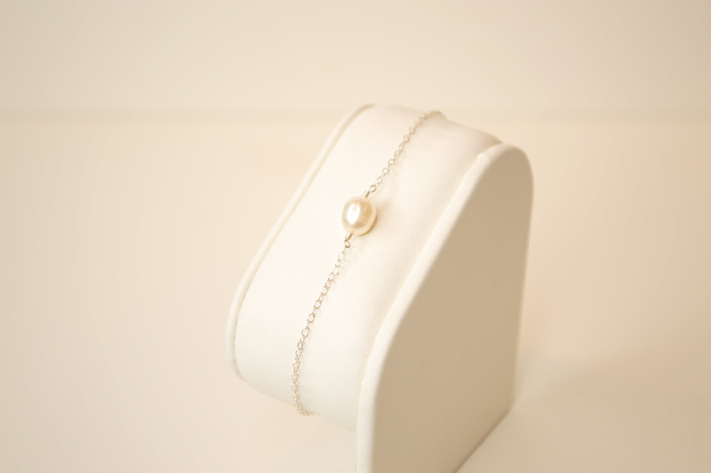 Simple Pearl Bracelet
