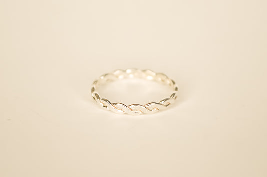 Eternal Twist Ring