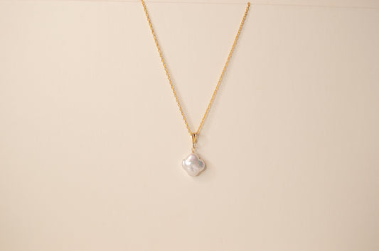 Clover Pearl Necklace