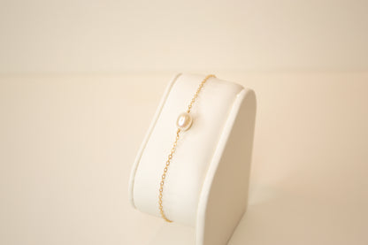 Simple Pearl Bracelet