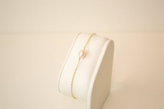 Simple Pearl Bracelet