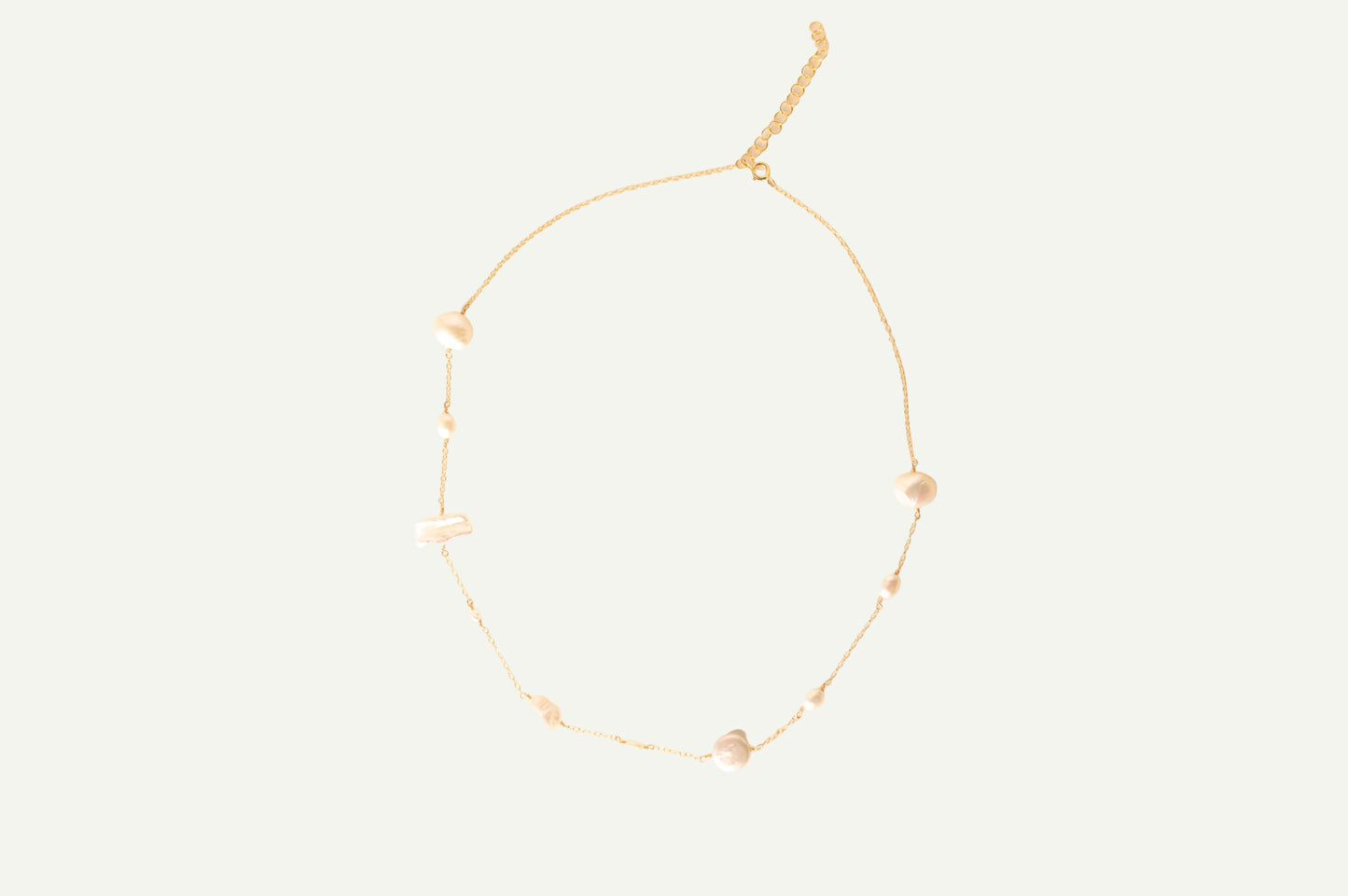 Asymmetrical pearl necklace