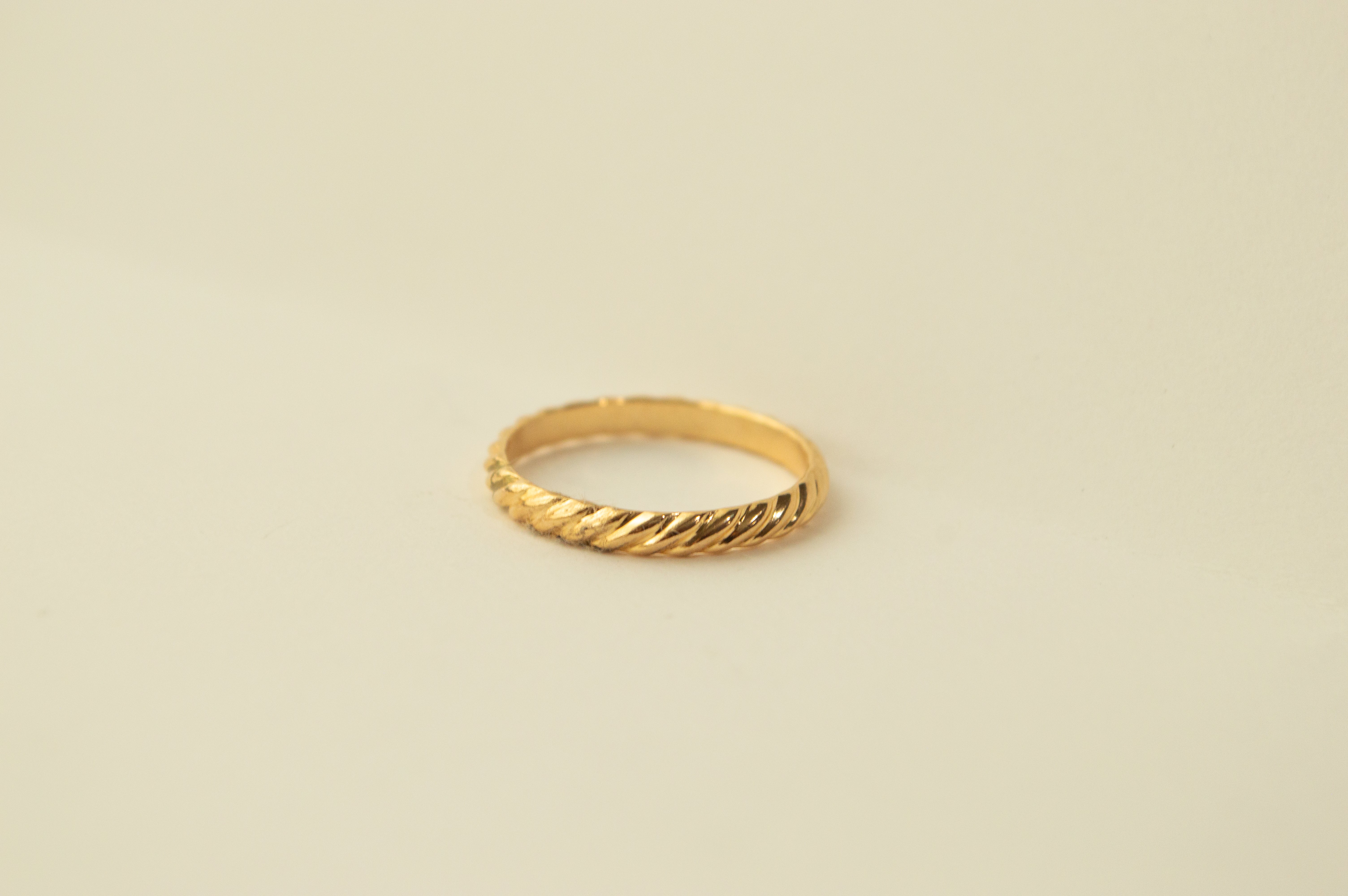 ASHLEY VENICE RING: GOLD