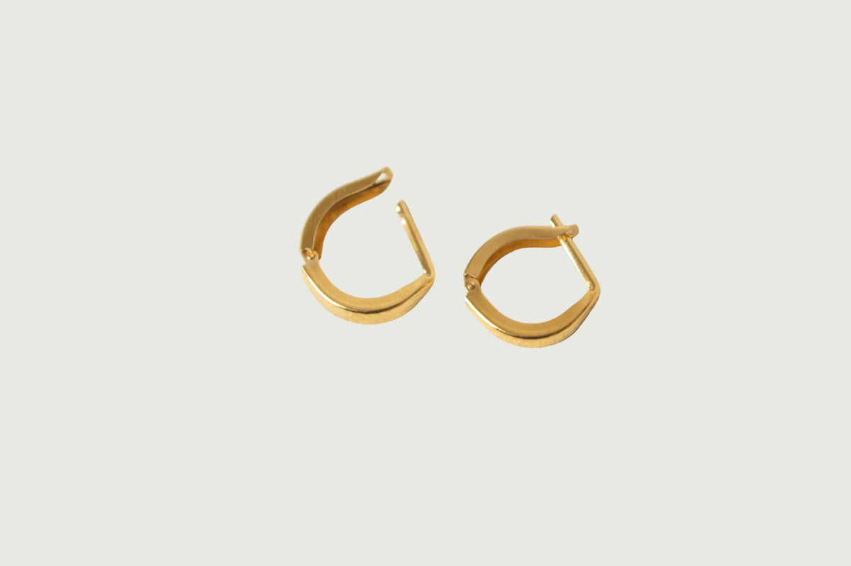 Staple Huggie Hoops